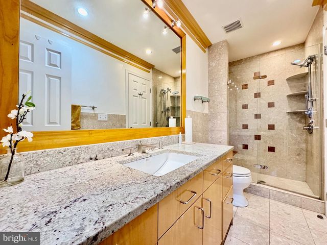 6 OAKDALE CT, Sterling, VA 20165