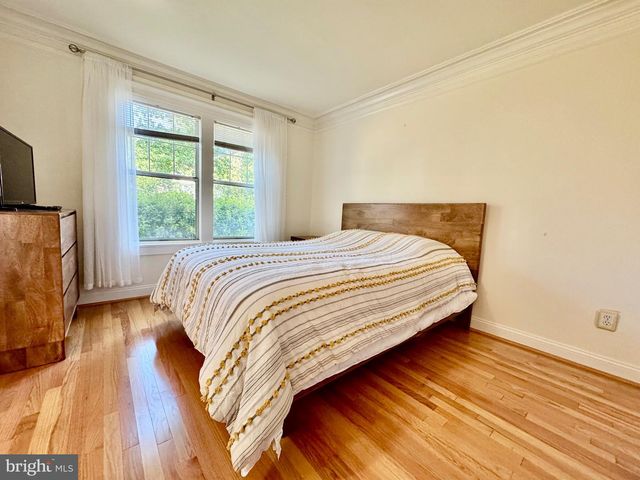 6 OAKDALE CT, Sterling, VA 20165