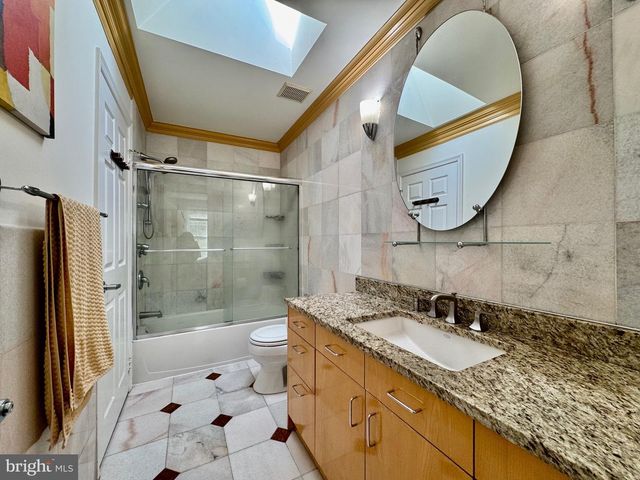 6 OAKDALE CT, Sterling, VA 20165