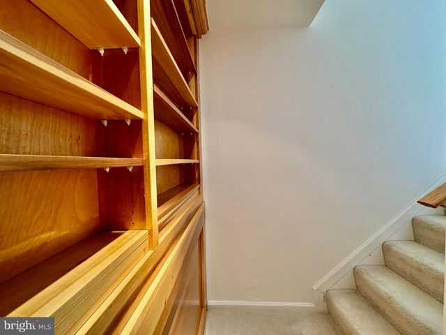 6 OAKDALE CT, Sterling, VA 20165