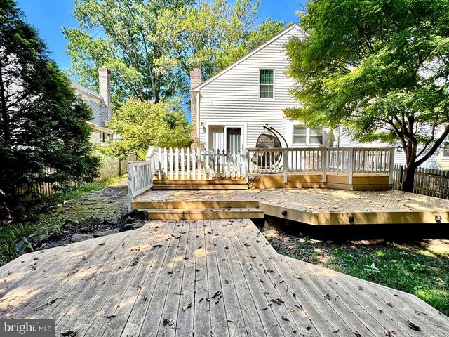 6 OAKDALE CT, Sterling, VA 20165