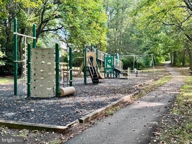 6 OAKDALE CT, Sterling, VA 20165