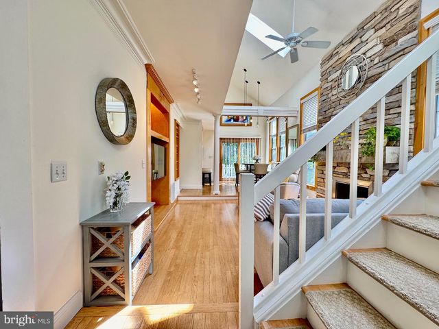 6 OAKDALE CT, Sterling, VA 20165