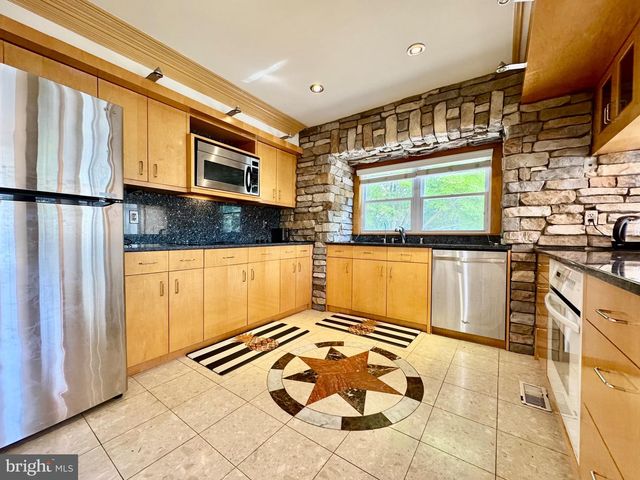 6 OAKDALE CT, Sterling, VA 20165