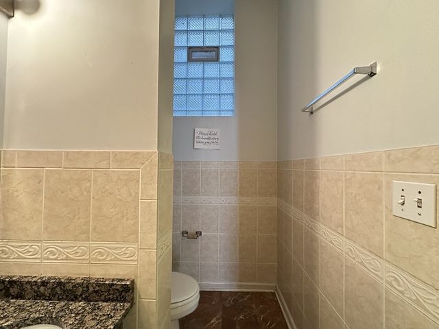 2138 W CHICAGO Avenue, Chicago, IL 60622