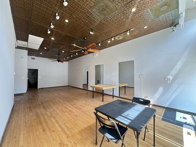 2138 W CHICAGO Avenue, Chicago, IL 60622