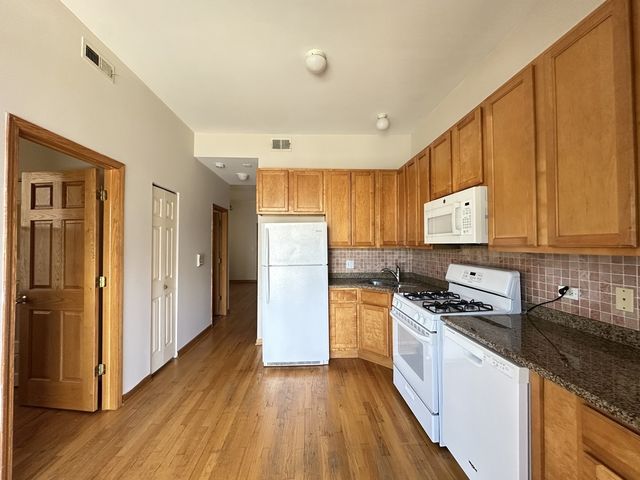 2138 W CHICAGO Avenue, Chicago, IL 60622