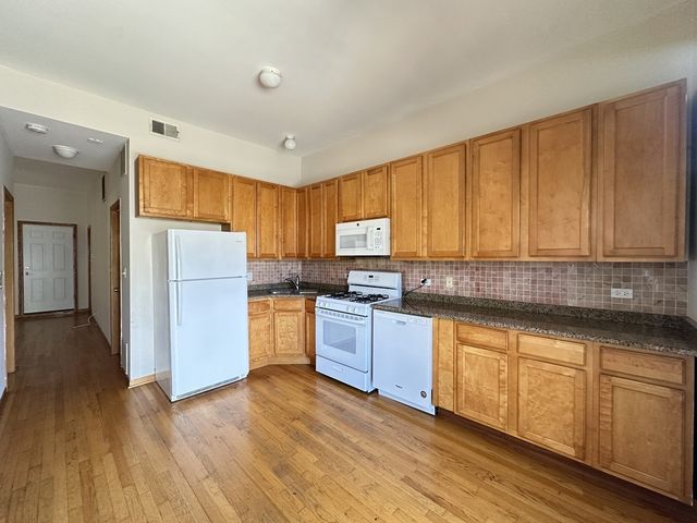 2138 W CHICAGO Avenue, Chicago, IL 60622