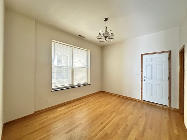 2138 W CHICAGO Avenue, Chicago, IL 60622