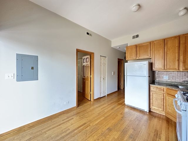 2138 W CHICAGO Avenue, Chicago, IL 60622