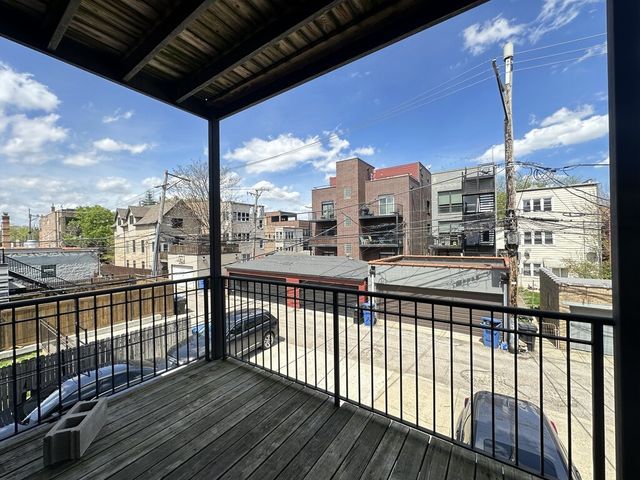 2138 W CHICAGO Avenue, Chicago, IL 60622