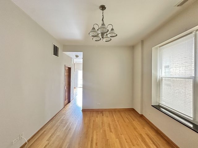 2138 W CHICAGO Avenue, Chicago, IL 60622