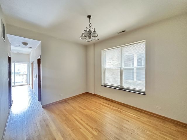 2138 W CHICAGO Avenue, Chicago, IL 60622
