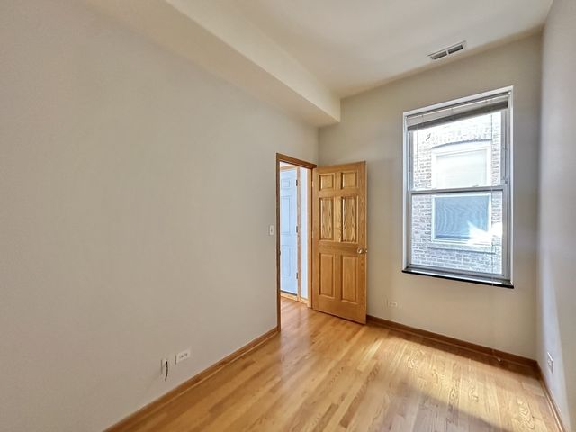 2138 W CHICAGO Avenue, Chicago, IL 60622
