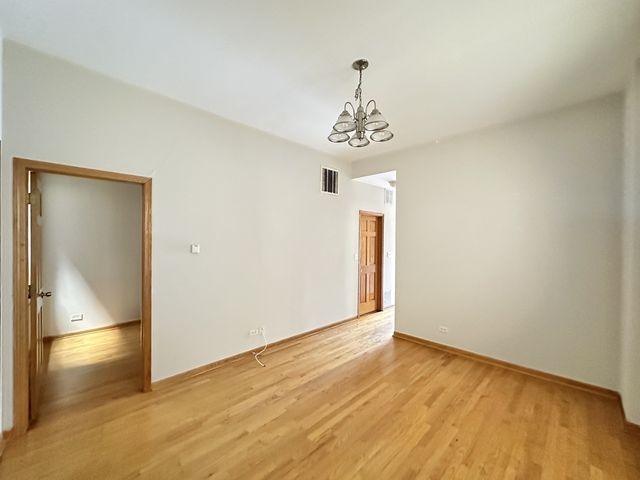 2138 W CHICAGO Avenue, Chicago, IL 60622