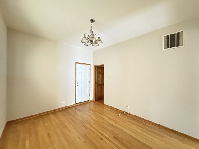 2138 W CHICAGO Avenue, Chicago, IL 60622