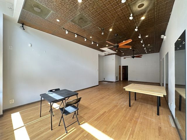 2138 W CHICAGO Avenue, Chicago, IL 60622