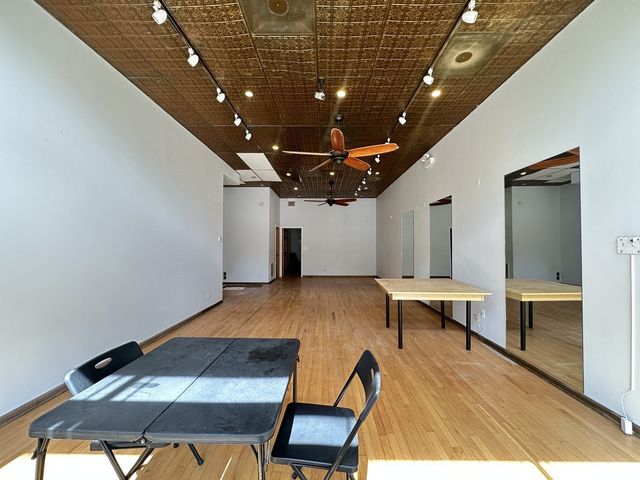 2138 W CHICAGO Avenue, Chicago, IL 60622