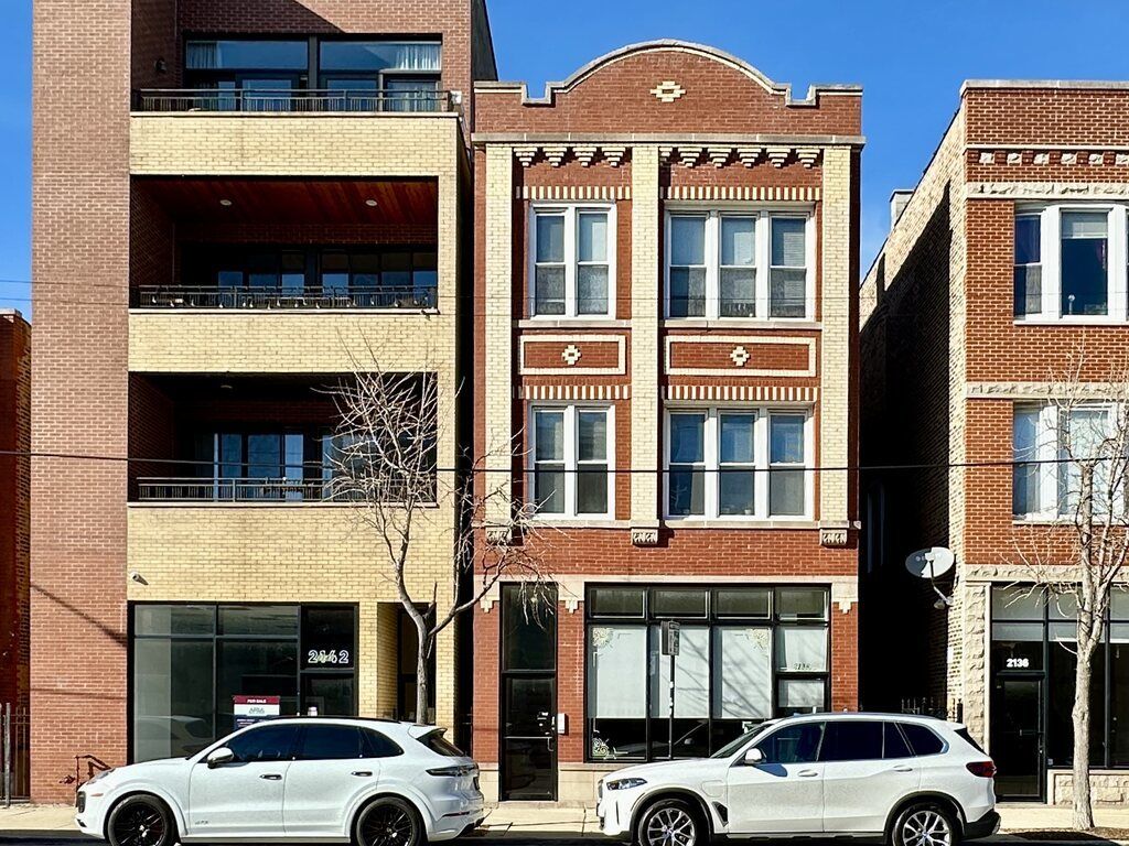 2138 W CHICAGO Avenue, Chicago, IL 60622
