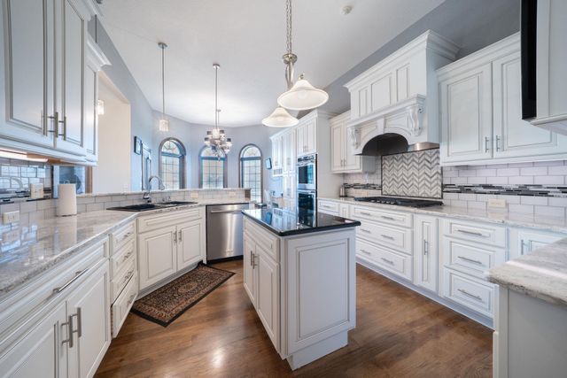 2901 N Fox Pointe Cir, Wichita, KS 67226