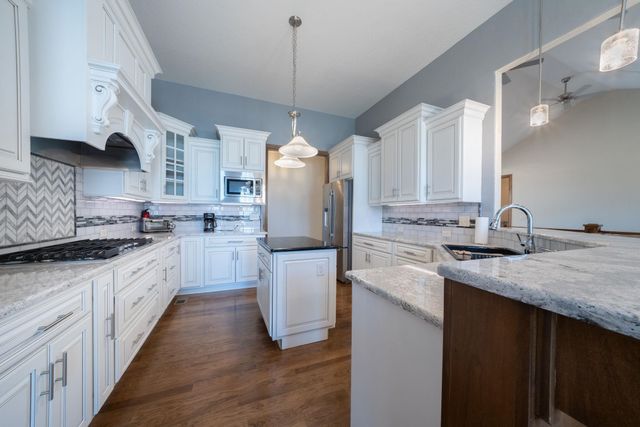 2901 N Fox Pointe Cir, Wichita, KS 67226