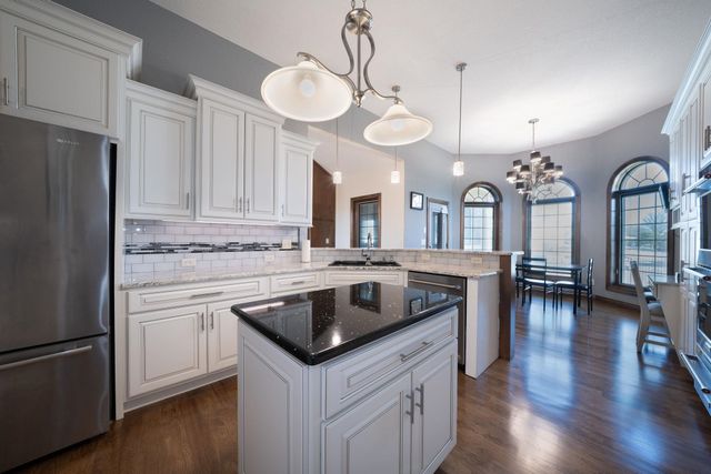 2901 N Fox Pointe Cir, Wichita, KS 67226