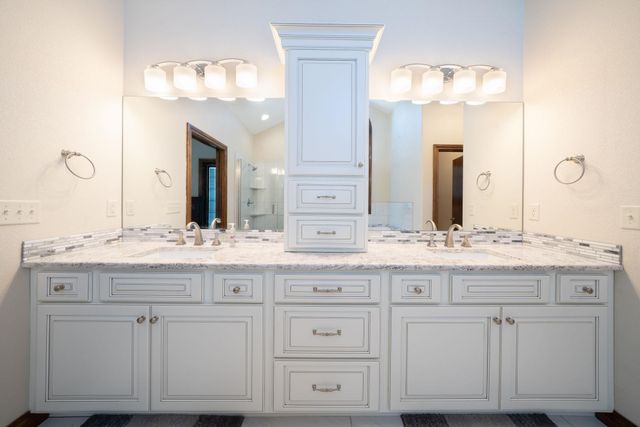 2901 N Fox Pointe Cir, Wichita, KS 67226