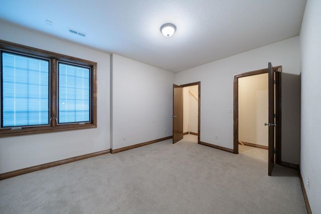 2901 N Fox Pointe Cir, Wichita, KS 67226