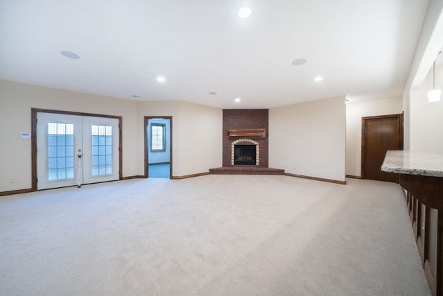 2901 N Fox Pointe Cir, Wichita, KS 67226