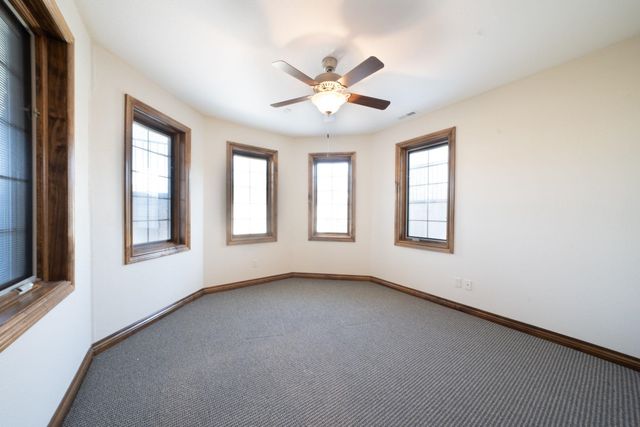 2901 N Fox Pointe Cir, Wichita, KS 67226