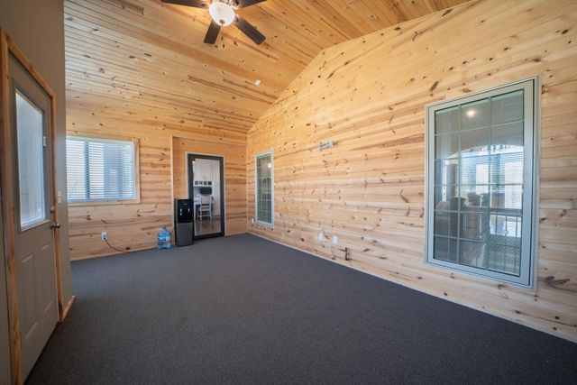 2901 N Fox Pointe Cir, Wichita, KS 67226