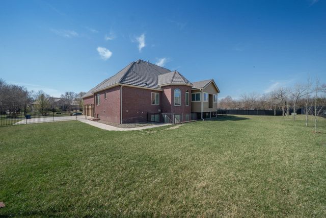 2901 N Fox Pointe Cir, Wichita, KS 67226