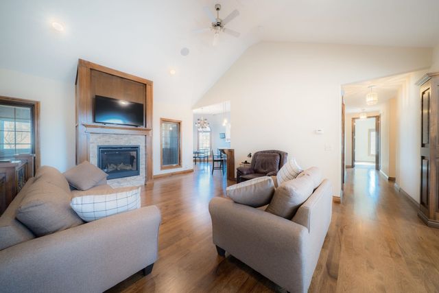 2901 N Fox Pointe Cir, Wichita, KS 67226