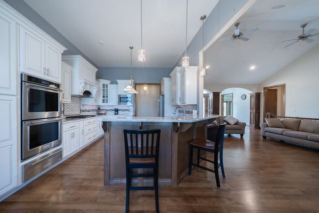 2901 N Fox Pointe Cir, Wichita, KS 67226