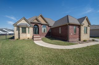 2901 N Fox Pointe Cir, Wichita, KS 67226