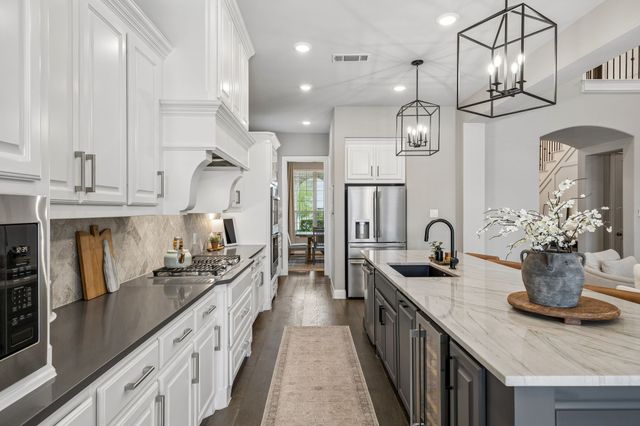 1104 Highpoint Way, Roanoke, TX 76262