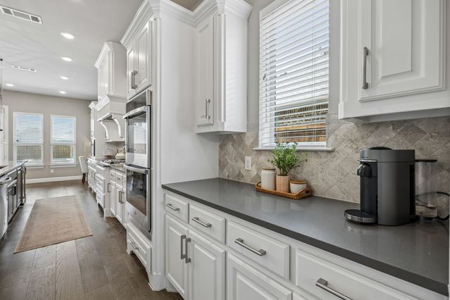 1104 Highpoint Way, Roanoke, TX 76262