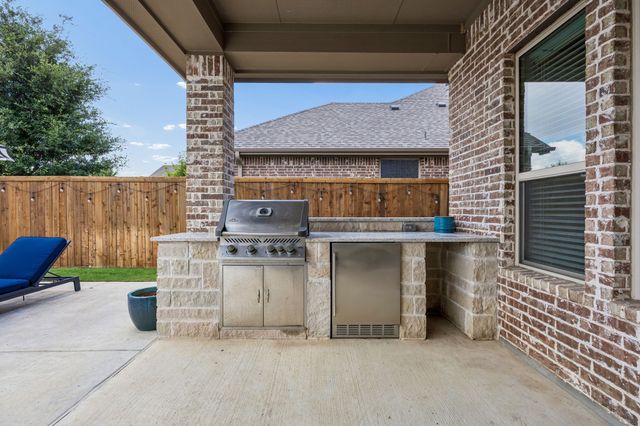 1104 Highpoint Way, Roanoke, TX 76262