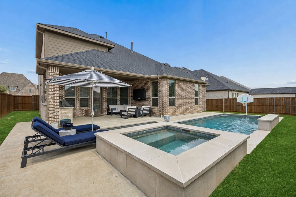 1104 Highpoint Way, Roanoke, TX 76262