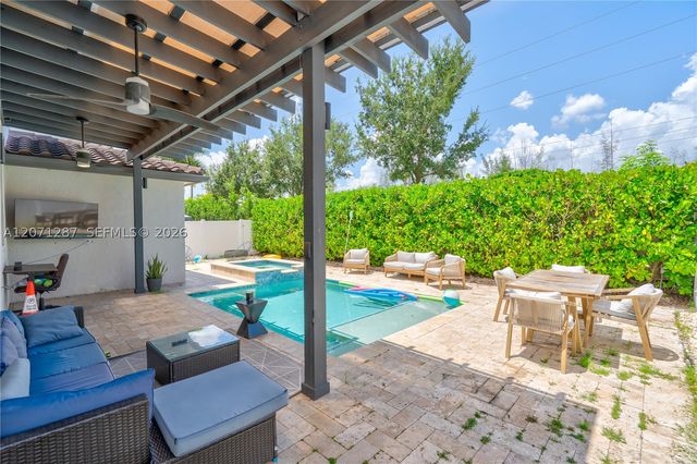 9400 W 35th Ln, Hialeah, FL 33018