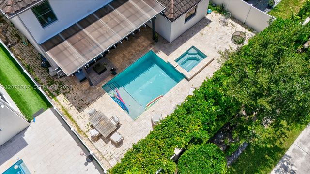 9400 W 35th Ln, Hialeah, FL 33018