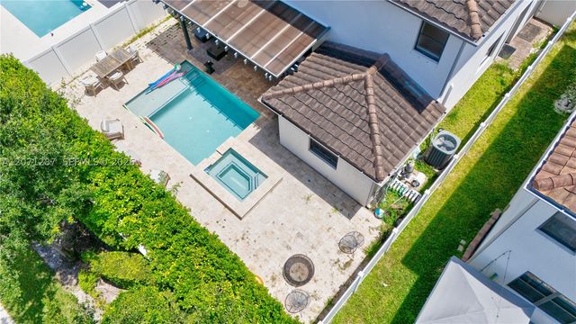 9400 W 35th Ln, Hialeah, FL 33018