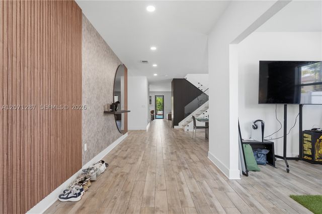 9400 W 35th Ln, Hialeah, FL 33018