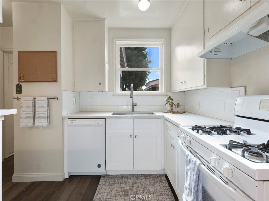 Image 10 of property listing at 8043 Rhodes, North Hollywood, CA 91605