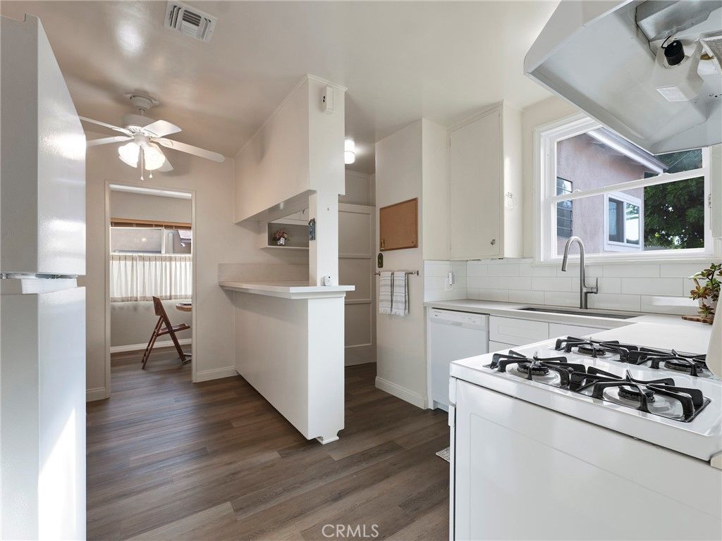 Image 16 of property listing at 8043 Rhodes, North Hollywood, CA 91605
