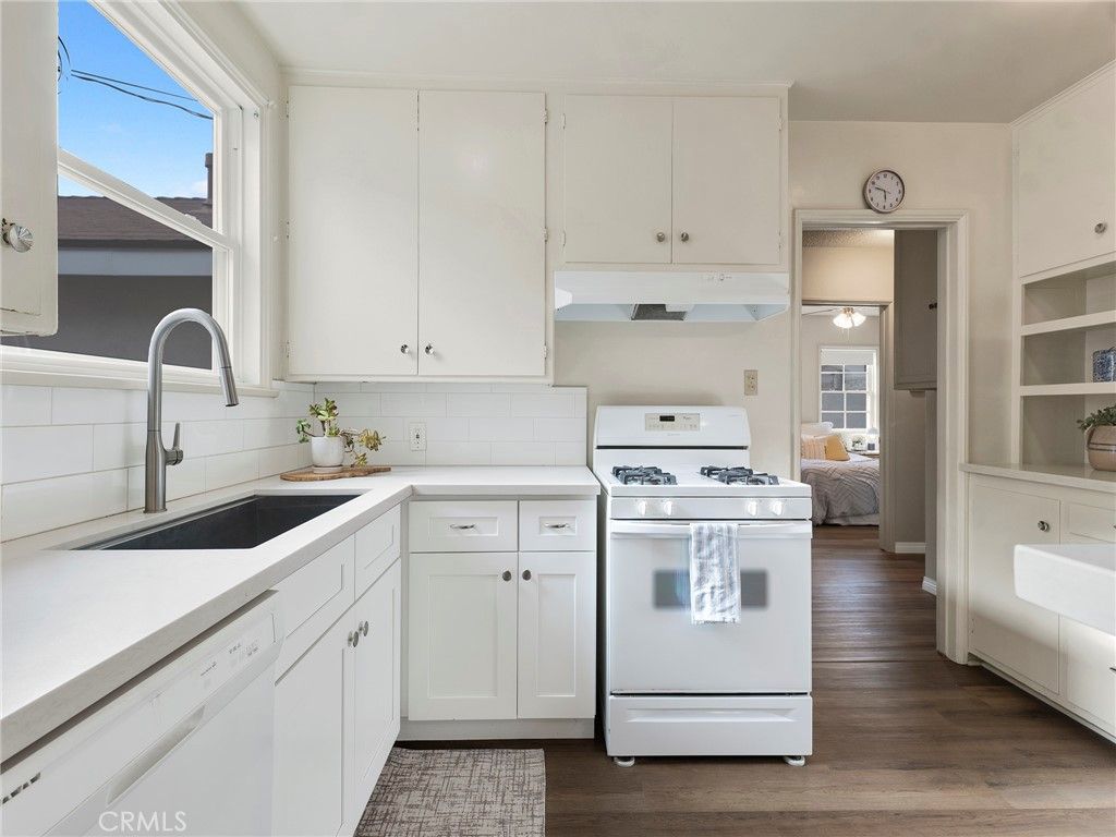 Image 17 of property listing at 8043 Rhodes, North Hollywood, CA 91605