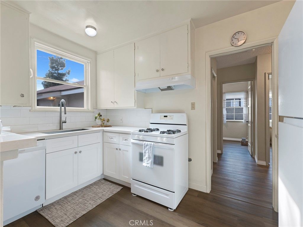 Image 19 of property listing at 8043 Rhodes, North Hollywood, CA 91605
