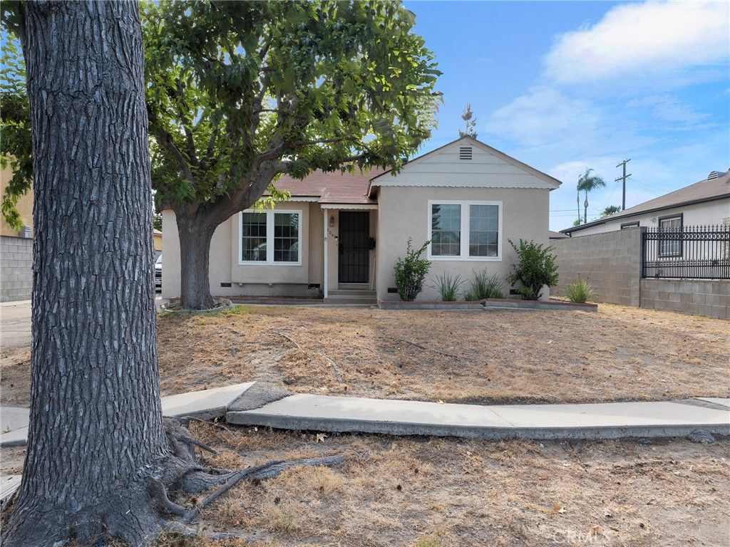 Image 3 of property listing at 8043 Rhodes, North Hollywood, CA 91605