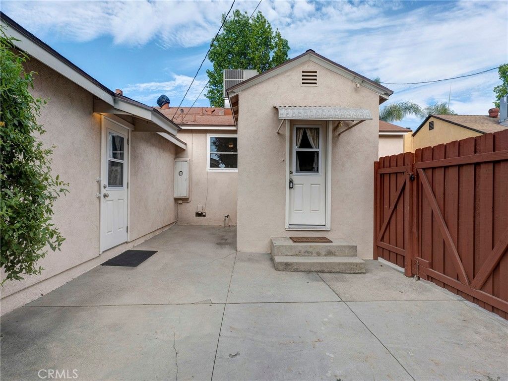 Image 34 of property listing at 8043 Rhodes, North Hollywood, CA 91605