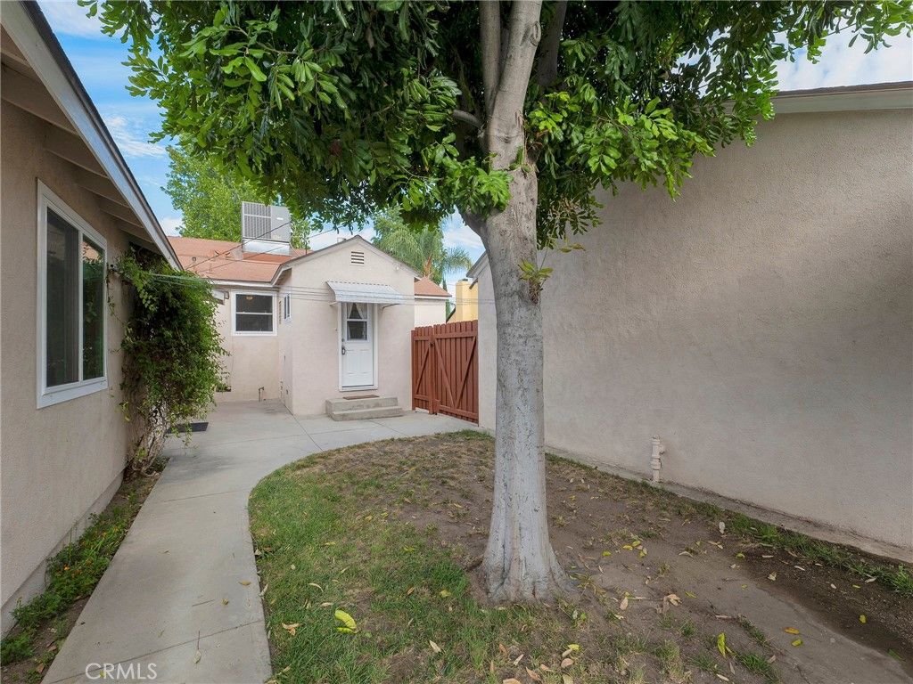 Image 37 of property listing at 8043 Rhodes, North Hollywood, CA 91605